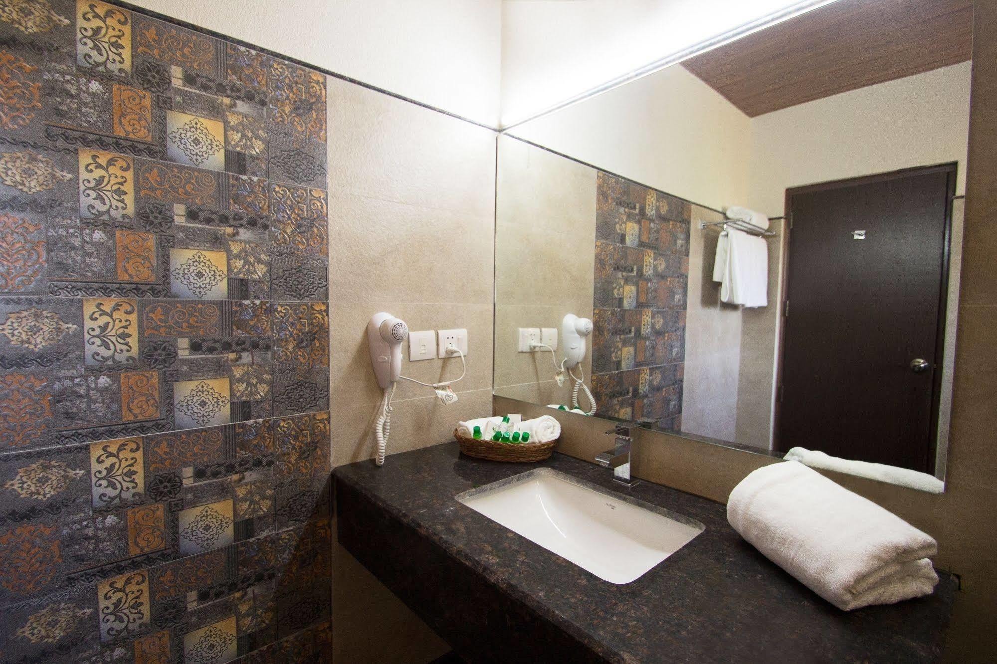 One Earth Royale Boutique Hotel Mussoorie Buitenkant foto